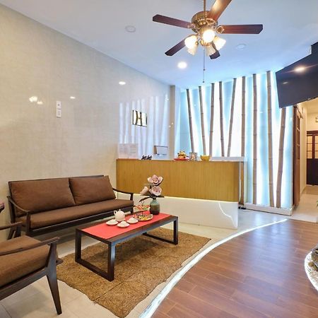 Pham Van Sakura Hotel Thuan An Экстерьер фото