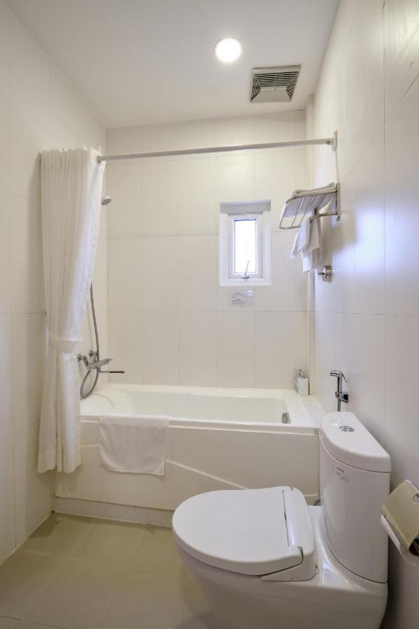 Pham Van Sakura Hotel Thuan An Экстерьер фото